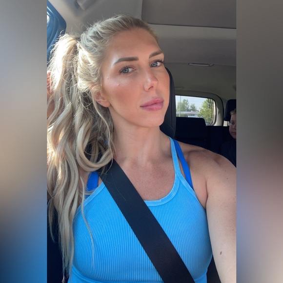 Meet your Posher, Lauren - Picture 3 of 8